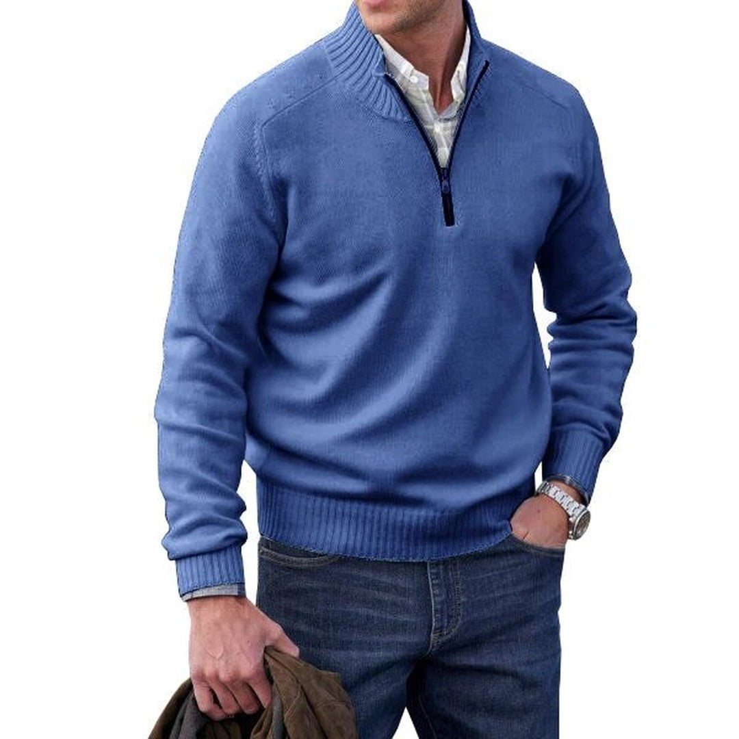Man wearing the Ronan men's turtleneck cashmere sweater, model view