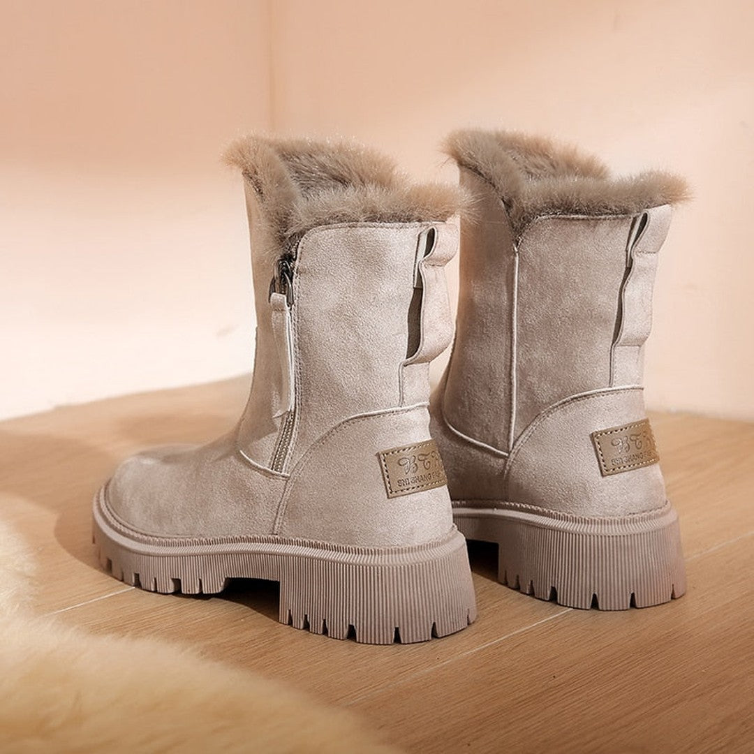 Woman wearing the Rosalie women's boots, front view