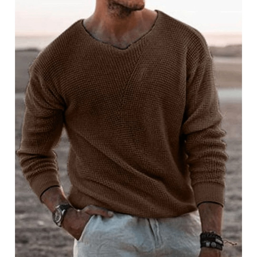 Man wearing the Roscoe men's elegant sweatshirt, detail view