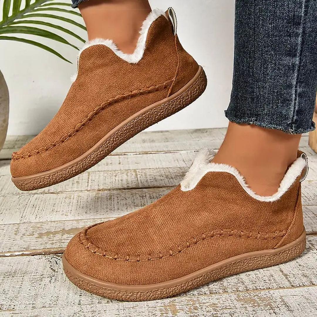 Woman wearing the Rylee women's boots, side view