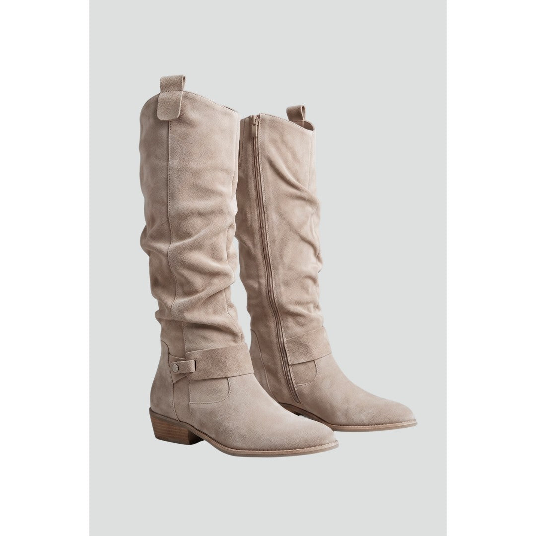 Woman wearing the Sabrina women's boots, front view