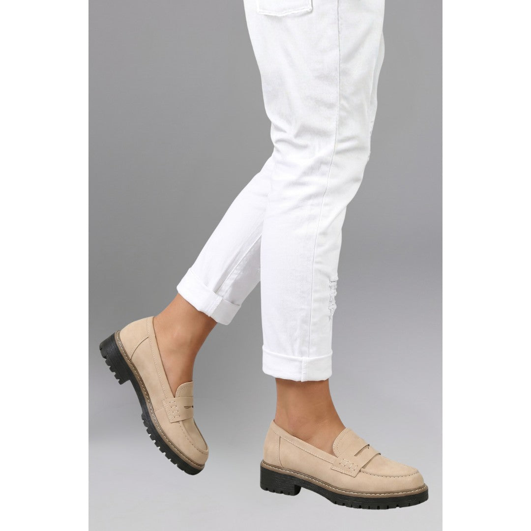 Woman wearing the Santiago women's leather loafers, 7 view