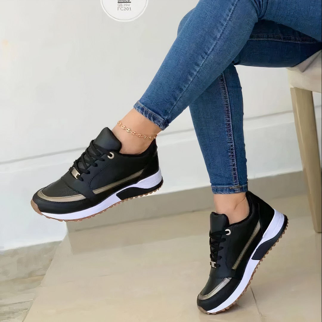 Woman wearing the Saskia women's shoes, back view