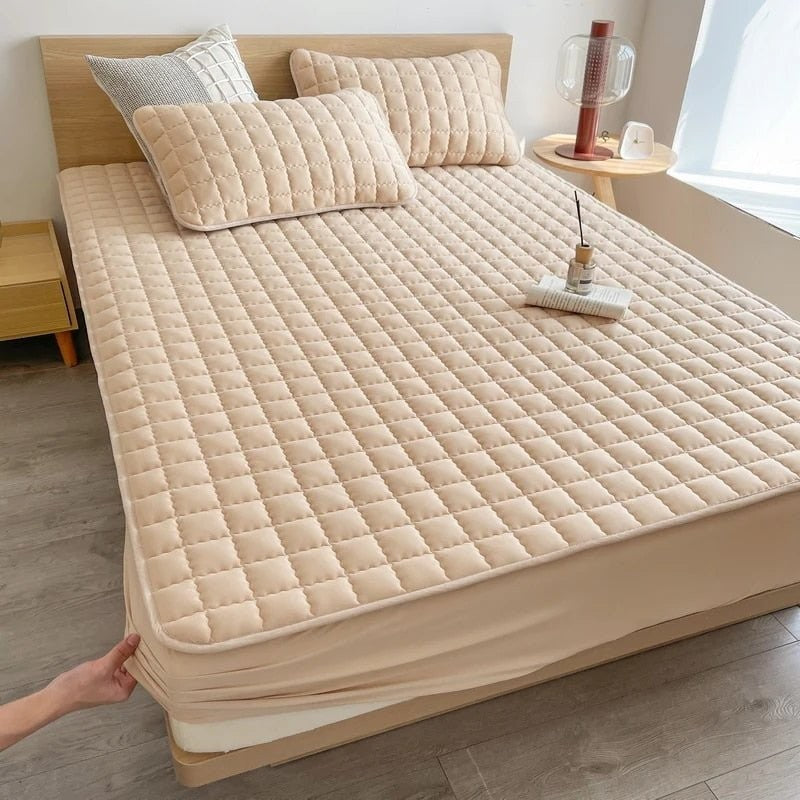 Fitted waterproof mattress protector - product photo 2
