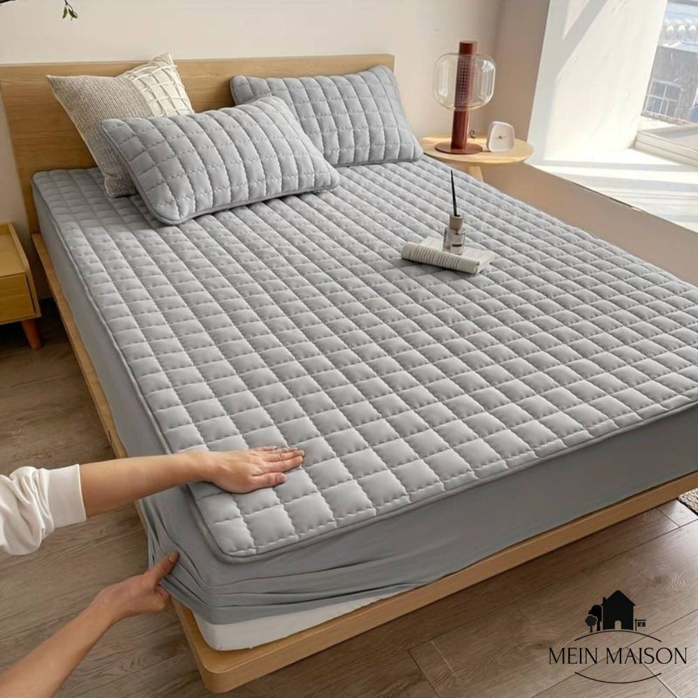 Fitted waterproof mattress protector - product photo 4