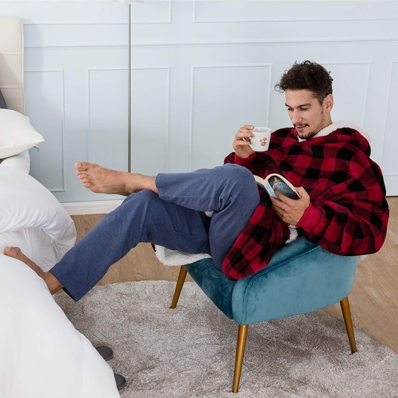Oversized wearable fleece hoodie blanket - product photo 4