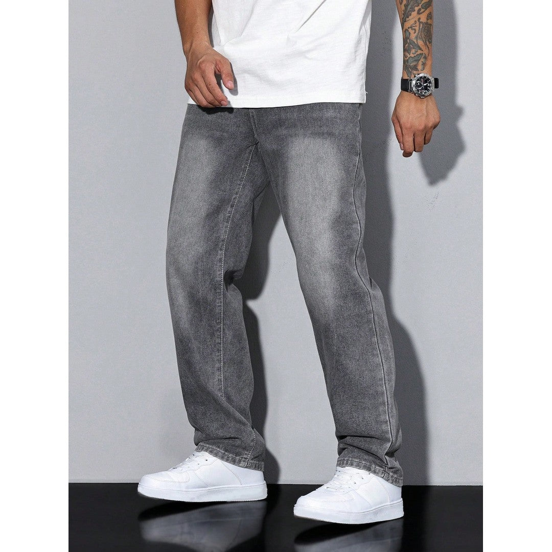 Man wearing the Soren men's solid-color denim jeans, detail view