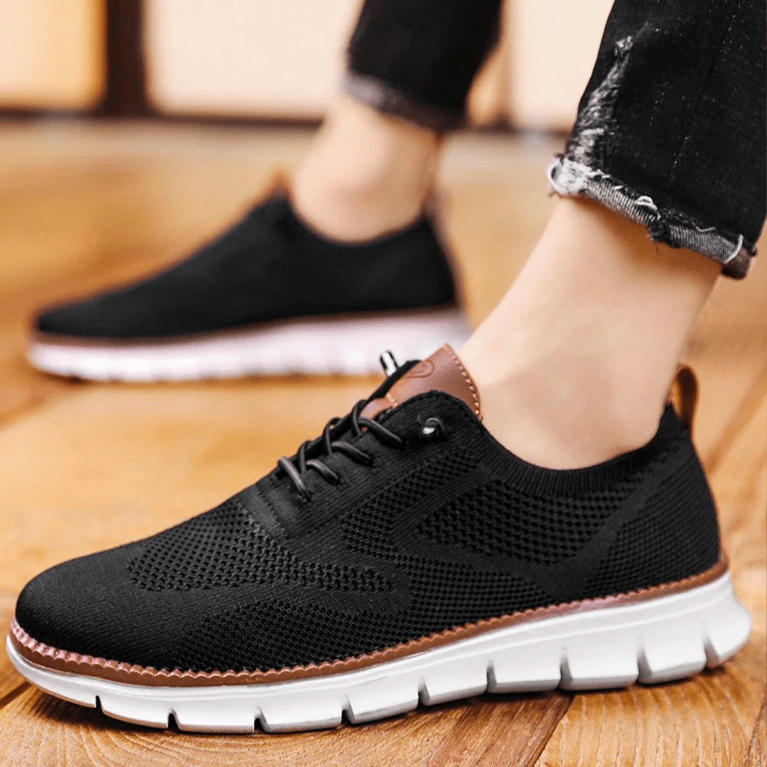 Man wearing the Spencer men's casual shoes, model view