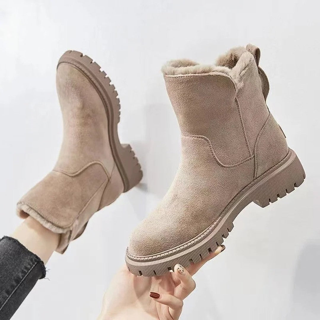 Woman wearing the Tabitha women's shoes, model view