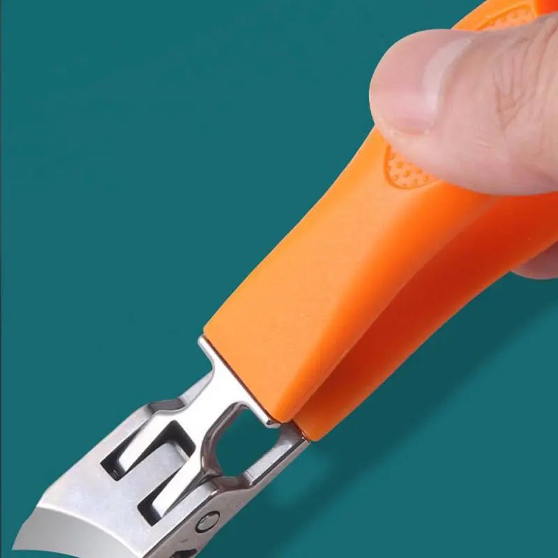 Wide-grip nail clippers with splash guard - product photo 3