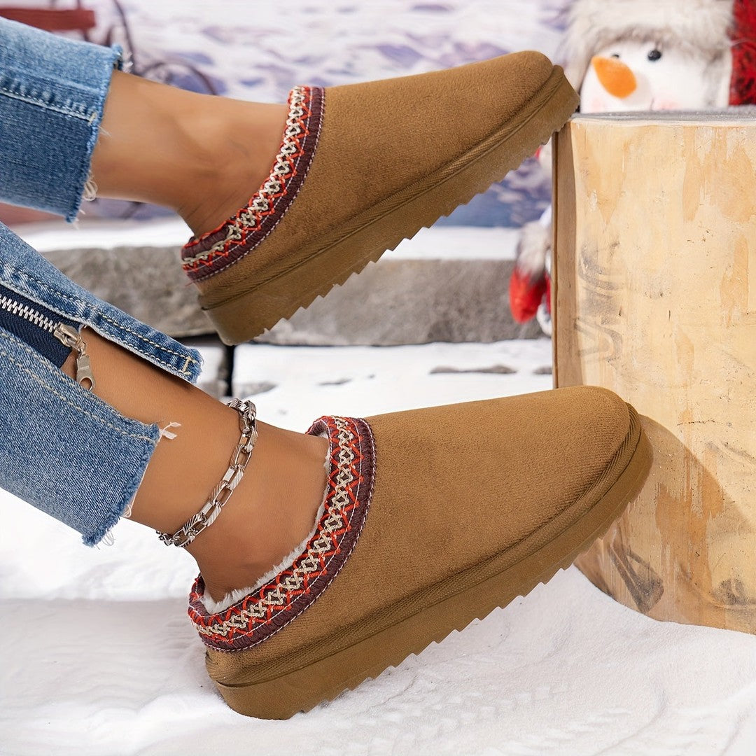 Woman wearing the Vera women's boots, detail view