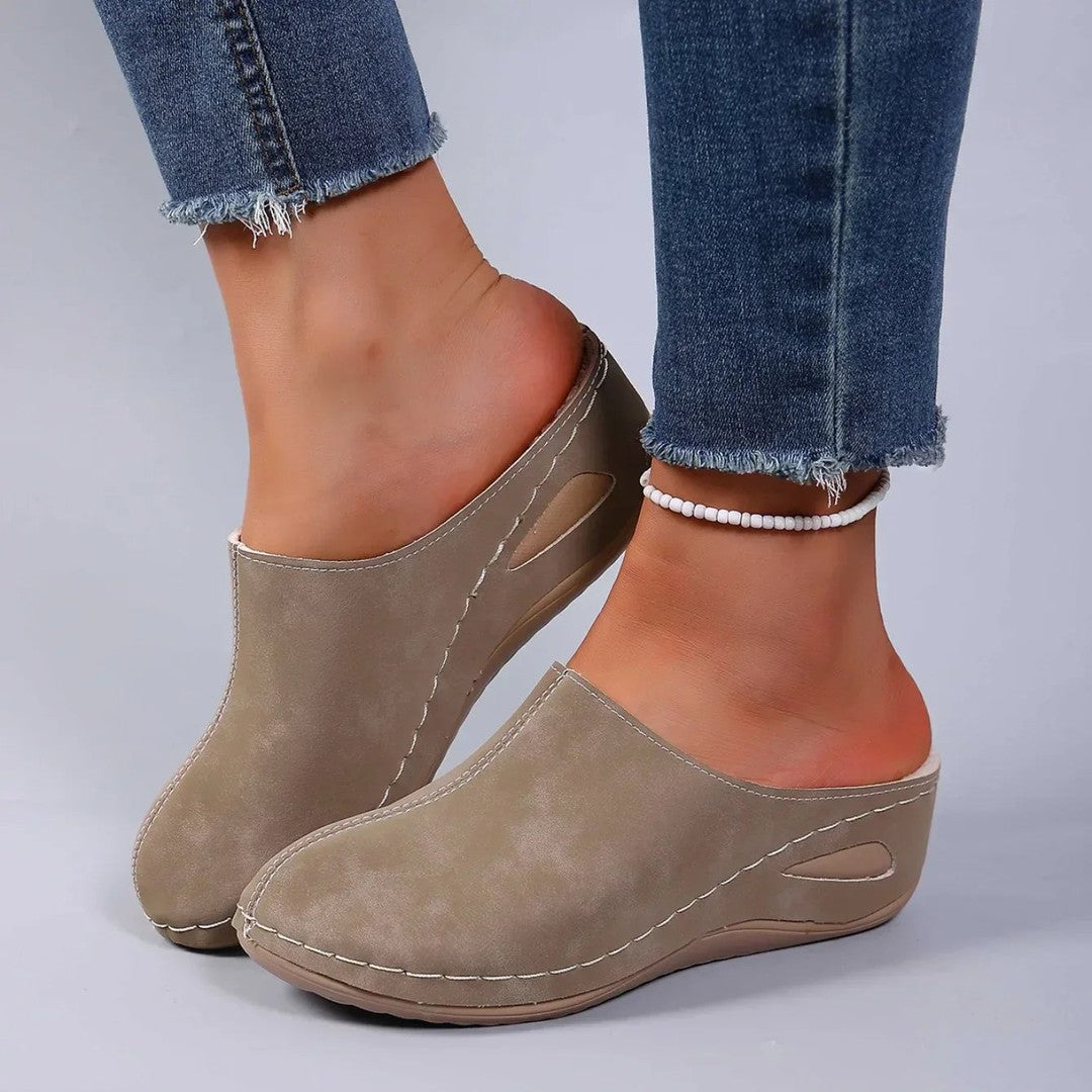 Women's wedge clogs - product photo 6