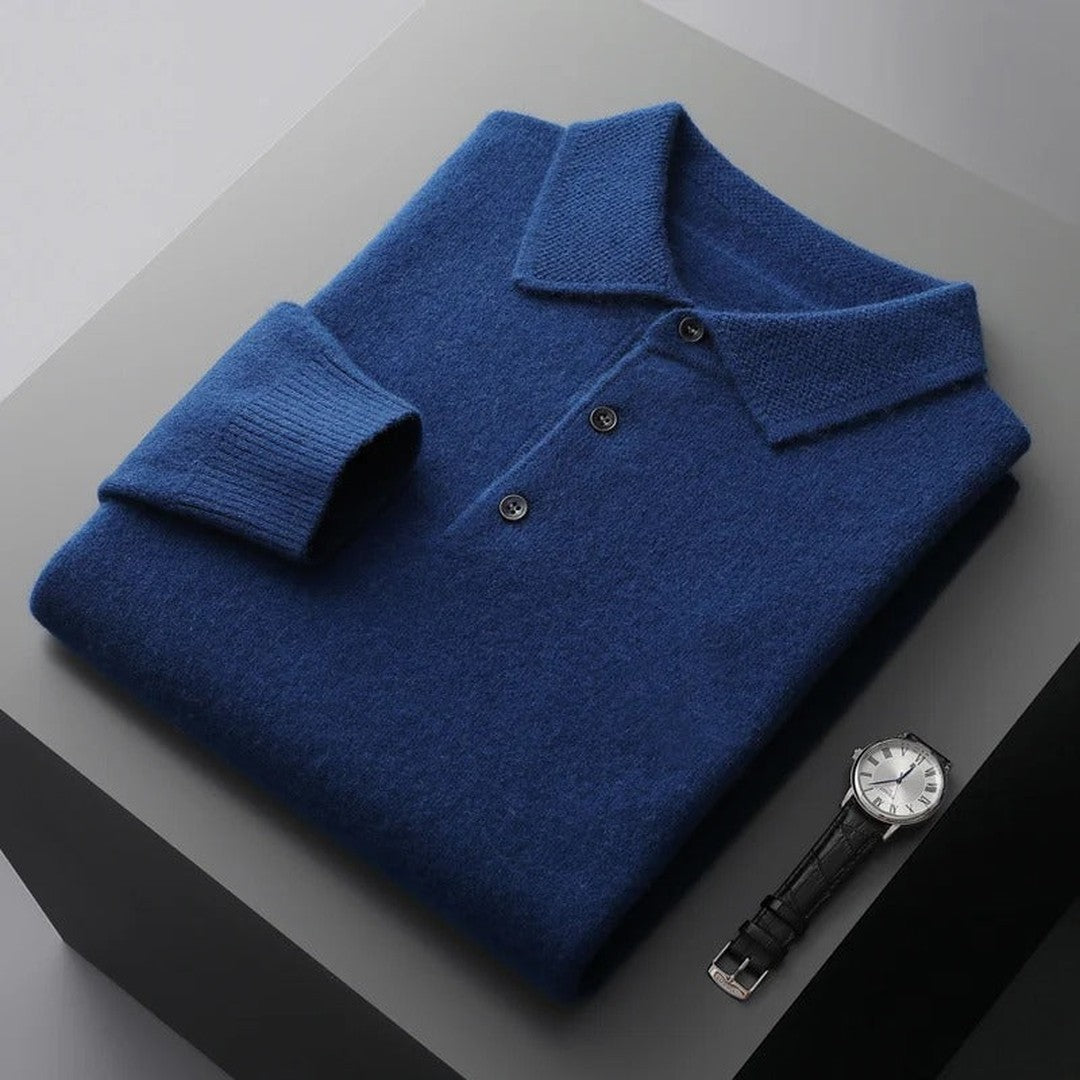Man wearing the Yannick men's cashmere zip-up sweater, front view