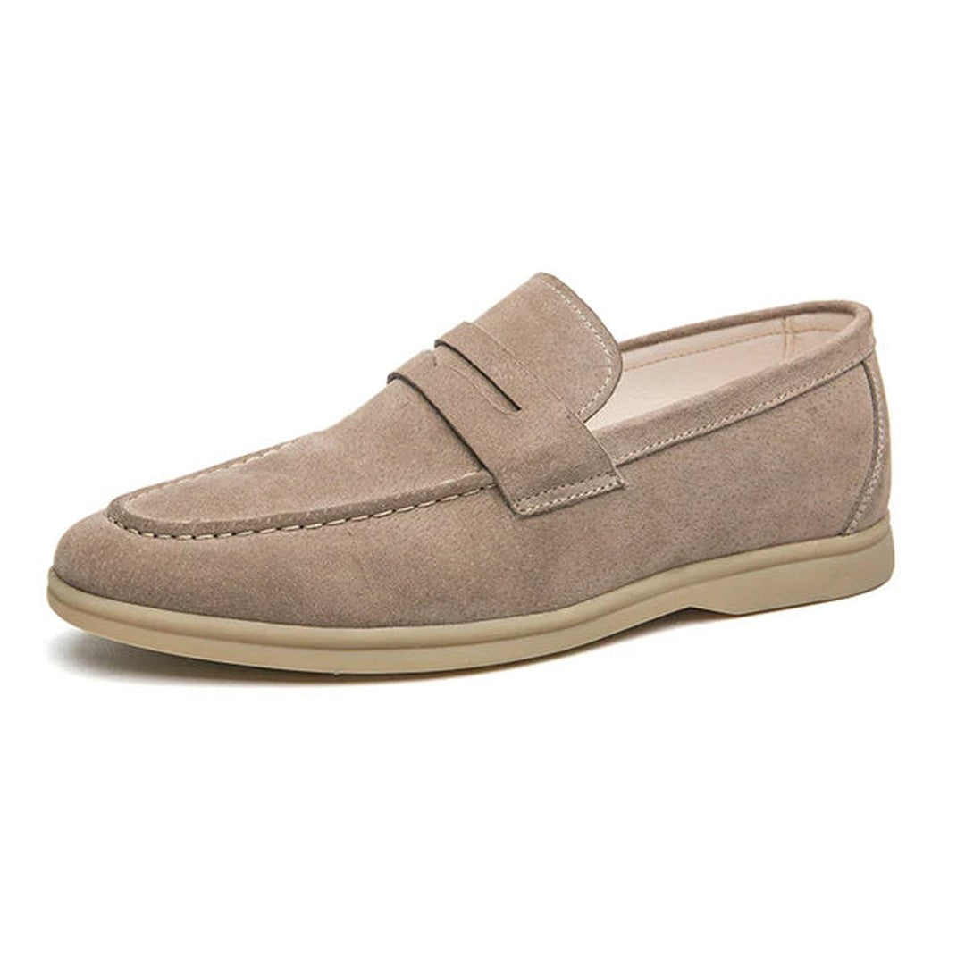 Man wearing the Zephyr men's shoes, back view