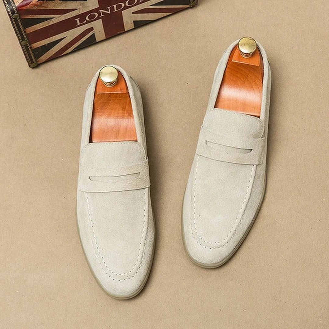 Man wearing the Zephyr men's shoes, model view